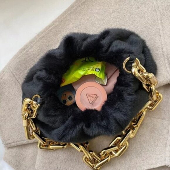 NEW BLACK PLUSH CLOUD SHOULDER BAG - Picture 2 of 4
